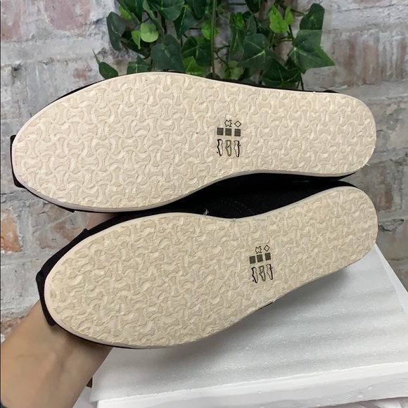 NEW Womens Toms Black Canvas Multi colored Stripes - Picture 5 of 5